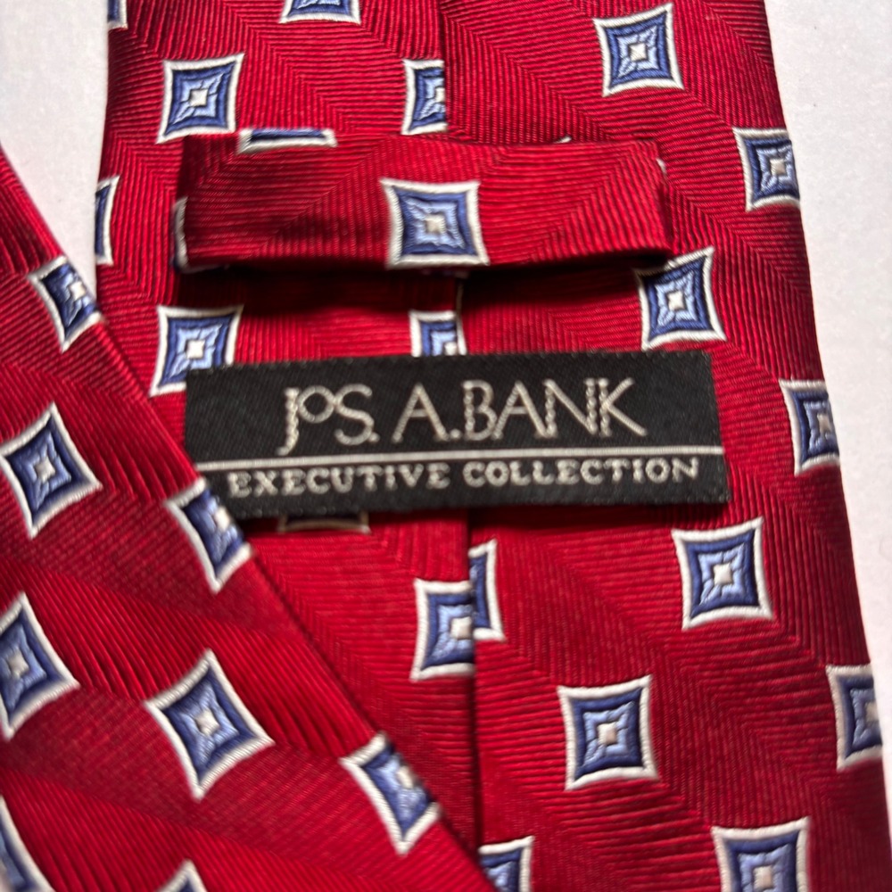 Jos. A. Bank Executive Collection Red Silk Geometric Diamond Mens Necktie 4in